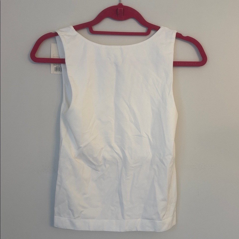A new day White Scoop Neck Cropped Tank Built in Bra Size Small NWT - Picture 5 of 6